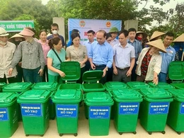 Nông dân chung tay bảo vệ môi trường nông thôn