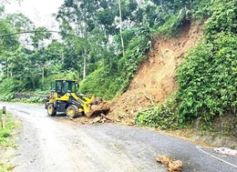 Pù Luông khắc phục đường hư hỏng phục vụ du lịch