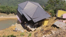 Nỗi lo sông Lò...