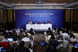 IMF nâng dự báo tăng trưởng, kêu gọi Trung Quốc giảm phụ thuộc xuất khẩu, thúc đẩy tiêu dùng nội địa