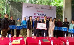 Trao tặng 20 ngôi nhà các gia đình có hoàn cảnh khó khăn tại xã Đồng Lương và Định Hòa