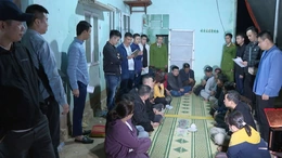 Triệt xóa sới bạc dưới hình thức xóc đĩa, bắt giữ 15 đối tượng