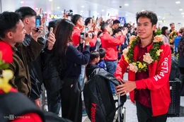 NHM nồng nhiệt đón những nhà vô địch SEA Games 33 trở về; Bóng đá Thái Lan chìm trong chỉ trích