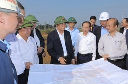 Bí thư Tỉnh ủy Nguyễn Doãn Anh kiểm tra tiến độ các dự án trọng điểm tại Khu Công nghiệp Lam Sơn - Sao Vàng