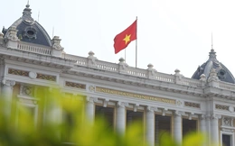 Hà Nội rực rỡ sắc đỏ cờ Đảng, cờ Tổ quốc chào mừng Đại hội XIV