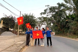 Màu áo xanh tình nguyện hướng về ngày hội lớn của đất nước