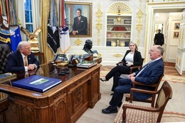 Tổng thống Mỹ bất ngờ quy trách nhiệm đình trệ hòa đàm cho Ukraine