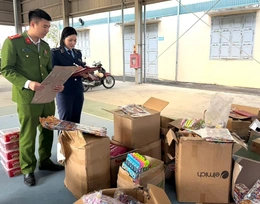Quyết liệt chống hàng lậu,&nbsp;hàng giả dịp cuối năm