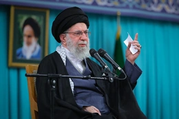 Lãnh tụ Iran Ali Khamenei được cho là đã chuyển tới nơi trú ẩn đặc biệt
