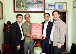 Phó Trưởng Đoàn ĐBQH tỉnh Mai Văn Hải thăm, tặng quà các gia đình chính sách, hộ nghèo nhân dịp Tết Nguyên đán Bính Ngọ 2026