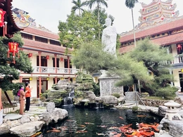 Cuối năm, lên chùa lễ Phật...