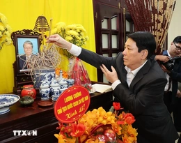 Chủ tịch nước thắp hương tưởng nhớ các đồng chí nguyên lãnh đạo Đảng, Nhà nước