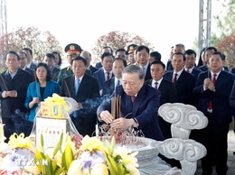 Tổng Bí thư Tô Lâm dâng hương tưởng niệm các nhà lãnh đạo tiền bối, anh hùng, liệt sĩ tại Nghệ An, Hà Tĩnh