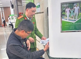 Công an hỗ trợ trả lại 350 triệu đồng cho người dân chuyển nhầm tài khoản