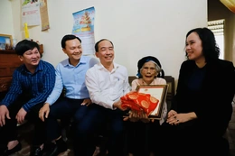 Phó Chủ tịch Thường trực HĐND tỉnh Lê Tiến Lam kiểm tra sản xuất, đời sống Nhân dân xã Vĩnh Lộc và Yên Định