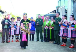 Trên triền non tái định cư