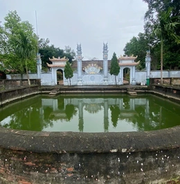 Những con mắt của làng