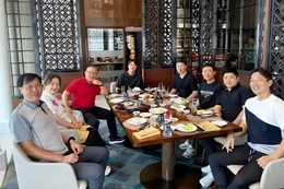 Cuộc gặp gỡ gây sốt giữa hai HLV thành công của bóng đá Việt Nam; Man City hẹn Arsenal tại chung kết League Cup