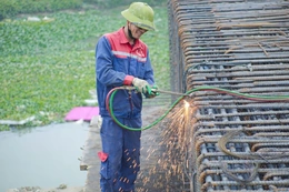 Nhộn nhịp trên công trường những ngày giáp Tết