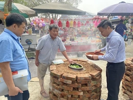 Ngày xuân nhớ về tục bánh chưng nung