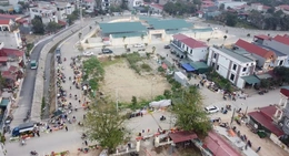 Chợ chậm đưa vào sử dụng, Thiệu Trung phát sinh điểm bán hàng mất an toàn giao thông