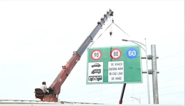 Bổ sung biển cảnh báo, phòng ngừa tai nạn giao thông trên cao tốc