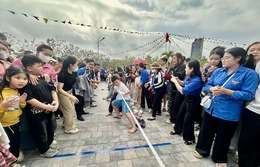 Sôi nổi các trò chơi dân gian ngày Tết tại phường Hạc Thành