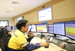 Nhà máy “đỏ lửa” xuyên Tết