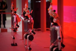 Robot hình người “chiếm sóng” Tết Nguyên đán tại Trung Quốc