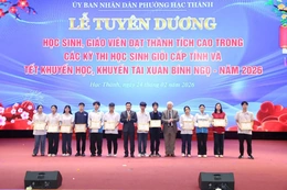 Phường Hạc Thành tuyên dương học sinh và giáo viên đạt thành tích cao trong các kỳ thi học sinh giỏi
