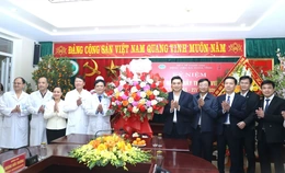 Nêu cao tinh thần đoàn kết, phát huy y đức, hết lòng vì người bệnh