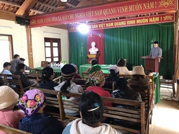 “Trạm tuyên truyền di động” ở bản Chăm