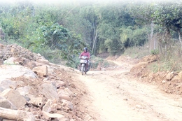 Dân vận khéo - “nhịp cầu” gắn kết lòng dân (Bài 1): Những bước chân vượt núi