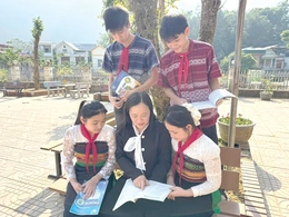 Cô giáo “truyền lửa” môn Ngữ văn&nbsp;cho học sinh vùng cao