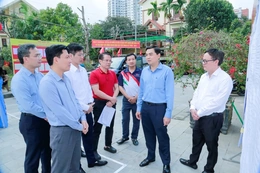 Chủ tịch UBND tỉnh Nguyễn Hoài Anh dự tổng duyệt diễn tập về nghiệp vụ bầu cử tại phường Hạc Thành