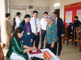 Chủ nhiệm Ủy ban Kiểm tra Tỉnh ủy Phạm Thị Thanh Thủy  kiểm tra công tác bầu cử