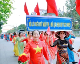 Phụ nữ Thanh Hóa mang sắc phục dân tộc, áo dài truyền thống trong ngày hội lớn