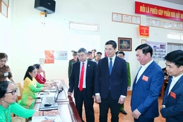 Phó Bí thư Thường trực Tỉnh ủy Nguyễn Hồng Phong kiểm tra công tác bầu cử