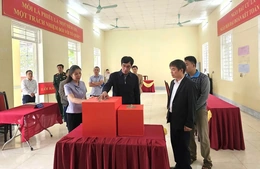 Trưởng Ban Nội chính Tỉnh ủy Nguyễn Ngọc Tiến kiểm tra công tác chuẩn bị bầu cử tại hai xã Trung Thành, Trung Sơn