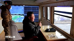 Triều Tiên tập trận pháo phản lực phóng loạt siêu chính xác 600mm