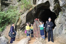 Về Vạn Xuân du xuân