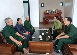 Tình đồng đội “thắp sáng” những ngôi nhà