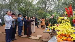 Nhộn nhịp tour&nbsp;“lên rừng, xuống biển” đầu xuân