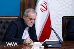 Iran đề xuất hòa giải, các nước láng giềng ra cảnh báo đanh thép