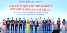 Thanh Hóa trao quyết định chủ trương đầu tư, giấy chứng nhận đăng ký đầu tư và ký biên bản ghi nhớ đầu tư 42 dự án