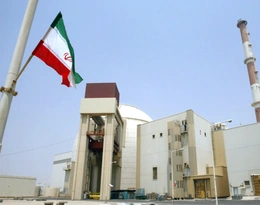 Nga sơ tán nhân viên khỏi nhà máy hạt nhân Bushehr của Iran