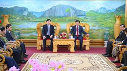 Chủ tịch UBND tỉnh Thanh Hóa chúc Tết cổ truyền Bunpimay tại tỉnh Hủa Phăn (Lào)