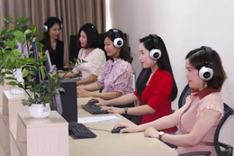 Sau mỗi dòng tin nóng: Lặng thầm giữ nhịp thời cuộc