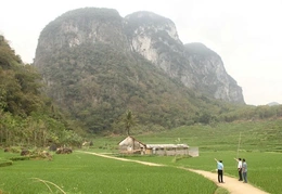 Pha Ú Hò - Trận địa phòng không bắn rơi máy bay Mỹ