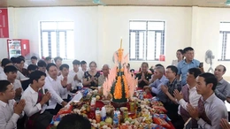 Lưu học sinh Lào đón Tết cổ truyền Bunpimay tại Trường ĐH Hồng Đức